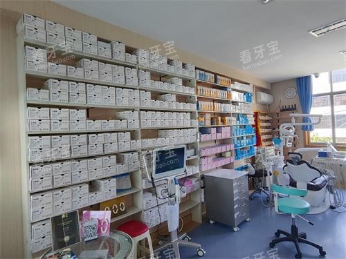 保山德康口腔正畸牙套墙.jpg 保山德康口腔正畸牙套墙.jpg