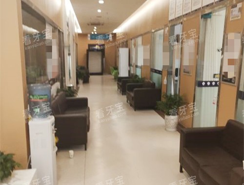 自贡新桥口腔医院走廊环境.jpg 自贡新桥口腔医院走廊环境.jpg