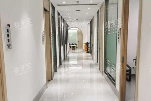 杭州萧山牙科医院走廊环境实拍图.jpg 杭州萧山牙科医院走廊环境实拍图.jpg