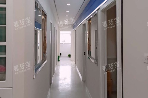 武汉优益佳口腔青山店走廊图.jpg 武汉优益佳口腔青山店走廊图.jpg