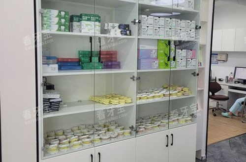 重庆德贝口腔牙齿模型展示图.jpg 重庆德贝口腔牙齿模型展示图.jpg