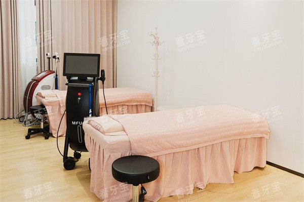 云南华美美莱昆明整形外科医院美容室.jpg 云南华美美莱昆明整形外科医院美容室.jpg