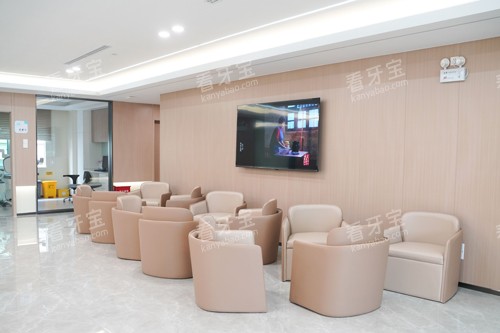 深圳港龙医院口腔科休息区图.jpg 深圳港龙医院口腔科休息区图.jpg