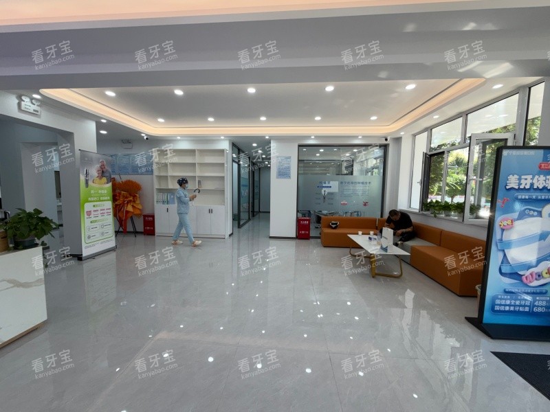 银川国信康口腔金凤店候诊区大厅.jpg 银川国信康口腔金凤店候诊区大厅.jpg