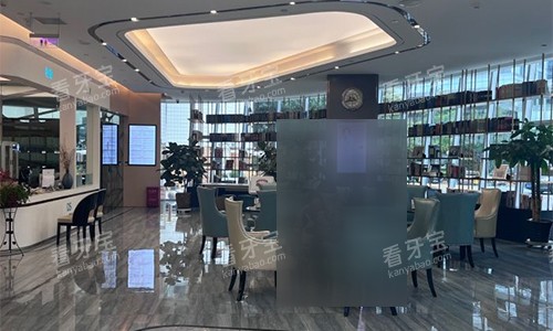 北京劲松口腔(望京院)等待区环境.jpg 北京劲松口腔(望京院)等待区环境.jpg