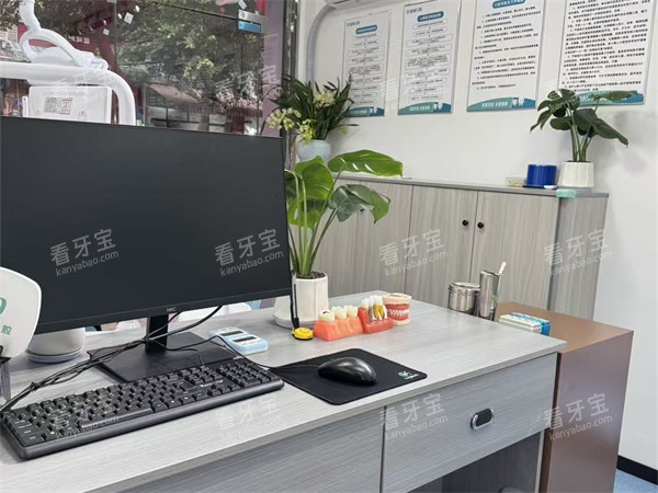内江高新益诚口腔办工桌.jpg 内江高新益诚口腔办工桌.jpg