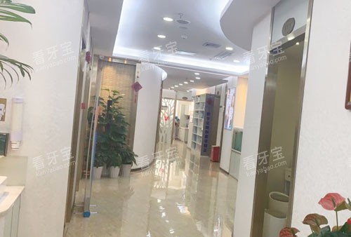 深圳鹏程医院口腔科走廊环境图.jpg 深圳鹏程医院口腔科走廊环境图.jpg